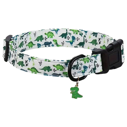 Collare per cani regolabile, Collare alla moda per animali, Accessori per cani e gatti, Collare fantasia con ciondolo, Collare elegante per cani piccoli e grandi, Collare decorato per cani e gatti, Collare con stampa colorata, Collare in tessuto resistente, Collare per cuccioli e adulti, Collare per cani con design originale, Collare con charm decorativo, Stile e comfort per il tuo amico a quattro zampe, Il tocco di eleganza perfetto per il tuo cane, Dona un look trendy al tuo cucciolo, Un collare speciale 
